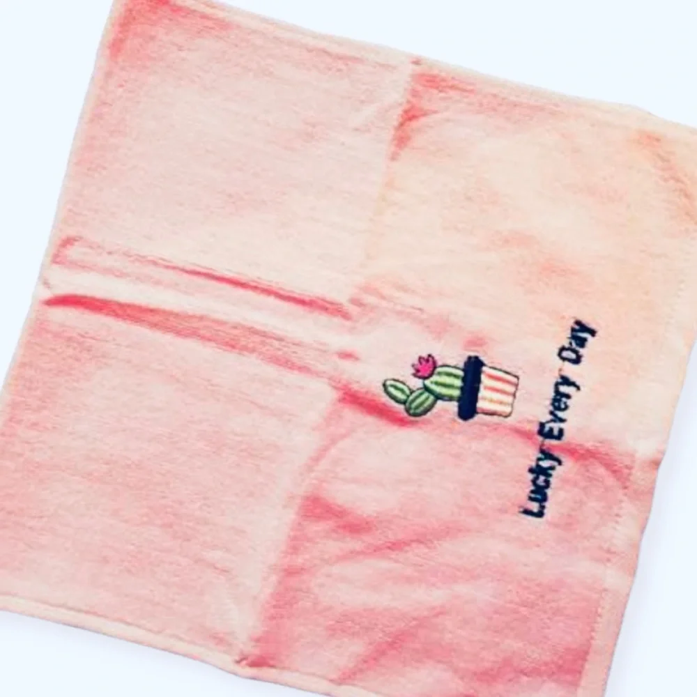 {NWOT} Set of 2 Cactus Embroidered Face Towels